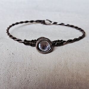 VTG Style Antiqued Silver Tone Hand-twisted Wire Bangle Clear Crystal Center